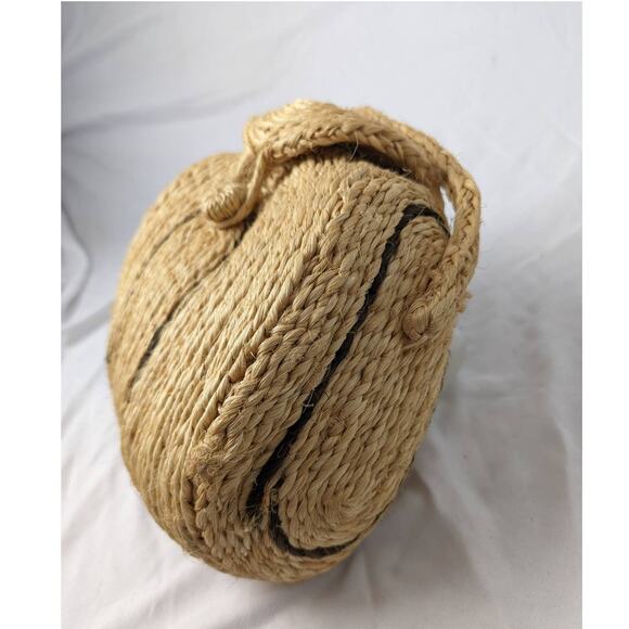 Woven Straw Two-Tone Bohemian Shoulder Bag - Picture 3 of 4